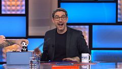 El equipo de 'Allá tú' sorprende al nuevo concursante con un "simétrico" regalo: "Espectacular"