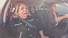 Gritos y mucha tensión en el coche de las Salazar con las Guiribitey por la conducción de Raquel