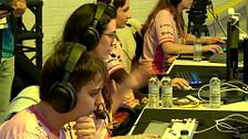 El primer torneo femenino de gamers, que desafia al estereotipo: "Ahora soy mejor que él"