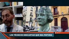 El busto de Clara Campoamor, ¿vandalizado?: Un químico lo descarta y cree que las manchas se deben "a la deposición de algún ave"