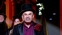 Jorge Javier Vázquez se convierte en el maestro de ceremonias de una boda gótico-romántica: "Por el poder que se me concede en este acto..."