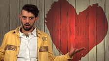 La extrema sinceridad de un soltero de 'First Dates' sobre el outfit de la soltera molesta a su cita: "Ha sido como 'Cállate'"