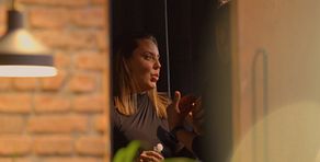 Ana rompe a llorar y abandona la cena de parejas ante el comentario de Luija: "No me avergüenza hablar del amor"