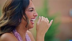 La inesperada sorpresa de Raquel Salazar en la inauguración de su churrería desata la carcajada de su hija Noemí: "Es demasiado ilógico"