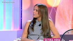 Gloria Camila reconoce la crisis con Rocío Flores tras bloquearla en redes ¡y abandona el plató en pleno directo!