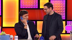 Xuso Jones revoluciona el plató de ‘¡Allá tú!’ y consigue hablar con la banquera: “Me ha colgado”