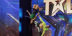 Lorena Castell sorprende probando el aro de un participante y deja a todos con la boca abierta