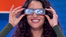 El comentario de un concursante al ver a Tania Medina con unas gafas para eclipses solares: "A mi novia le quedarían mejor"
