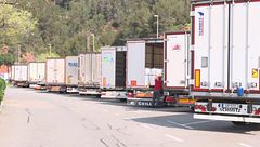 Aumentan los robos de gasolina a camioneros que descansan en estaciones de servicio: "Es como atracar una joyería"