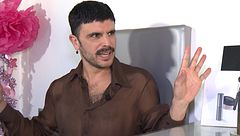 El cantante y compositor Rodrigo Cuevas estrena nuevo álbum, un 'Manual de belleza': "La anti belleza es la guerra o la destrucción"