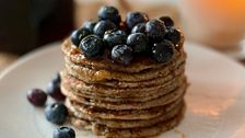 Los pancakes de chía más dulces: la receta vegetariana para triunfar en desayunos y meriendas