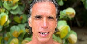 Toni confiesa quién es su persona imprescindible en la playa