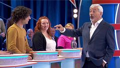 El precio justo: Carlos Sobera "cataloga" de "rarito" a un concursante al conocer a su mascota