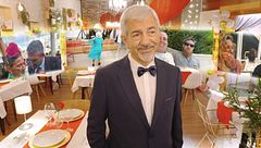 Carlos Sobera se emociona en el décimo aniversario de 'First Dates' al recordar toda su trayectoria: "Lo que hay detrás es mucha verdad y amor"