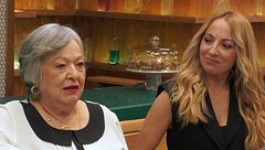 Una soltera viene acompañada de su hija para que le dé el visto bueno a su cita: “Yo vengo a dar el okey”