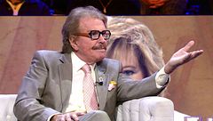 Edmundo Arrocet habla sobre sus memorias y aclara la polémica portada en la que Mª Teresa Campos aparecería vestida de novia