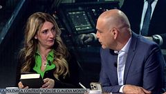 Nacho Abad sorprende a Claudia Montes con un libro tras su polémica declaración sobre su "formación" en una biblioteca: "Es sobre ti"