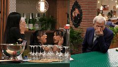 La confesión de un soltero deja en 'shock' a Carlos Sobera y todo el equipo de 'First Dates': "Me estás revolucionando el gallinero"