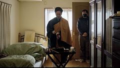 La muerte solitaria en Japón: 'Fuera de cobertura' asiste a una limpieza de un hogar donde ha fallecido un anciano