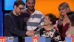 María, de Cádiz, cumple el sueño de Palmira, la señora del público de ‘¡Allá tú!’: “Es mi primera caja”