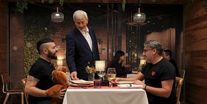 Vio a Raúl en ‘First Dates’, sintió un flechazo… y ¡decide sorprenderle con una cita en el restaurante!: "No me lo esperaba"