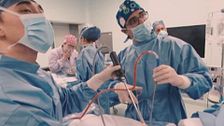 El cirujano Diego González Rivas lo vuelve a hacer: opera con éxito a una mujer con una nueva fórmula para extirpar tumores imposibles