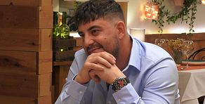 Saúl tiene un fuerte flechazo con Luly, egipcia: desde ‘First Dates’ “hasta la tumba de Tutankamón”