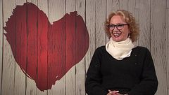 Cocha, de 80 años, habla claro con su cita sobre sexo y hace una confesión: “Me regalaron un satisfyer”