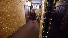 La emocionante reacción de Anabelle al conocer al equipo de 'First Dates': "¡Encantada!"