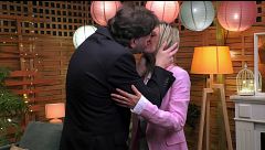 Javier y Ana Isabel se dan un espectacular beso de película a cámara lenta: "La fusión de los enamorados"