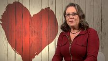Raquel, una mujer con una relación abierta, busca "ampliar fronteras" en 'First Dates' : "El aburrimiento es una sensación totalmente desagradable"