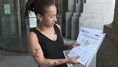 Arranca el proceso de regularización de inmigrantes de forma presencial con algo de nerviosismo e improvisación: "Se tardaron como una hora"