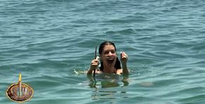 ¡Momentazo! Dulceida consigue pescar su primer pez en Honduras: “Por mi mujer y mi hija”