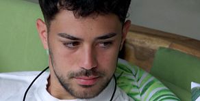 Álex le cuenta a las tentadoras uno de los principales problemas que tiene con Ainhoa en su relación