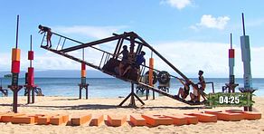 Tensión y compenetración absoluta en ‘Playa Victoria’ durante el primer juego de la ‘Batalla de los titanes’, ‘El Caballo de Troya’