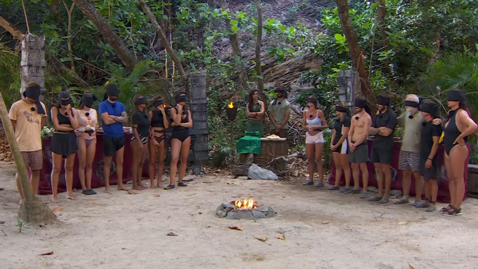 Supervivientes: Salta la tensión antes del dilema al que se ha enfrentado  Gerard Arias entre Ingrid y Claudia Chacón: esto ha ocurrido durante la  publicidad Video | Mediaset Infinity