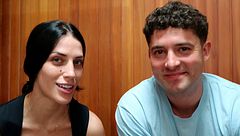 Laura se apoya en Borja tras romper con Lorenzo