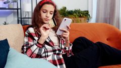 Zalpha, la generación que marca el gasto de sus padres: manejan el 30% de la economía familiar y viven hiperconectados