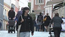Los precios desorbitados expulsan a los inquilinos a la periferia: "Trabajo en Madrid, pero tuve que optar por Guadalajara"