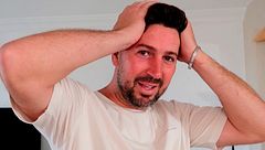 Lester reacciona al descubrir que serán uno más en la familia