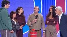 Un concursante se la juega junto a toda su familia en 'El escaparate final': ''¡Cruzad los dedos!''