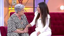 Luna dio por casualidad con la enfermera que le cuidó de pequeña cuando fue diagnosticada de artrogriposis: su reencuentro, 20 años más tarde