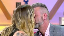 Las increíbles coincidencias entre dos desconocidos que ahora son pareja oficial tras pasar por 'El diario de Jorge': "Tenemos el mismo tatuaje"