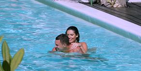 Atamán y Claudia: su momento más cerca en la piscina