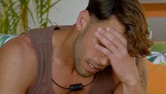 Luis descubre que Julia no puede más y ha pedido una hoguera de confrontación