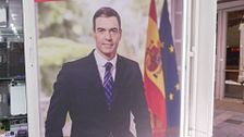 “Larga vida a Pedro Sánchez”, es el logo de una tienda pakistaní de Barcelona