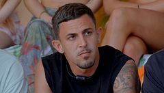 Los chicos se sinceran con Sandra Barneda en su irrupción por sorpresa en la villa