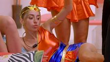 Ainhoa se planta ante los tentadores en la fiesta: “¿Me veis cara de soltera?”