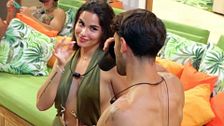 Luis cuenta a Nieves lo que piensa cuando se miran