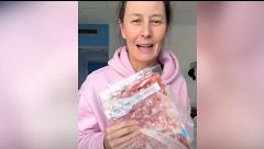 El 'unboxing' de Aitana Forcén desde el Gómez Ulla donde está confinada por hantavirus